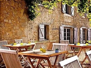 Terrace/patio - L'Auberge de Larressingle (Larressingle)