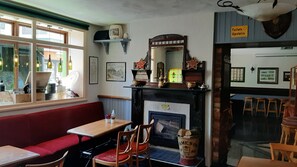 Se sirven desayunos, comidas, cenas y cocina irlandesa 