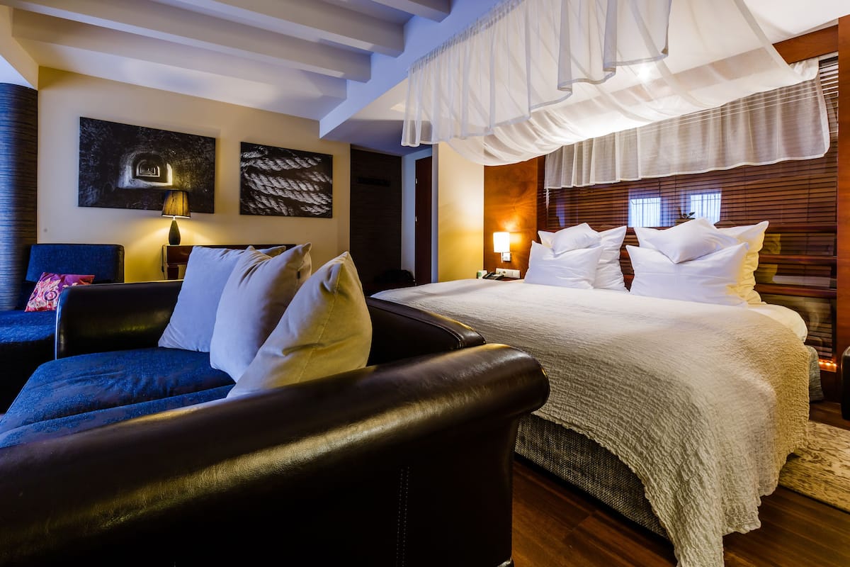 minibar, in-room safe, individually decorated, individually furnished