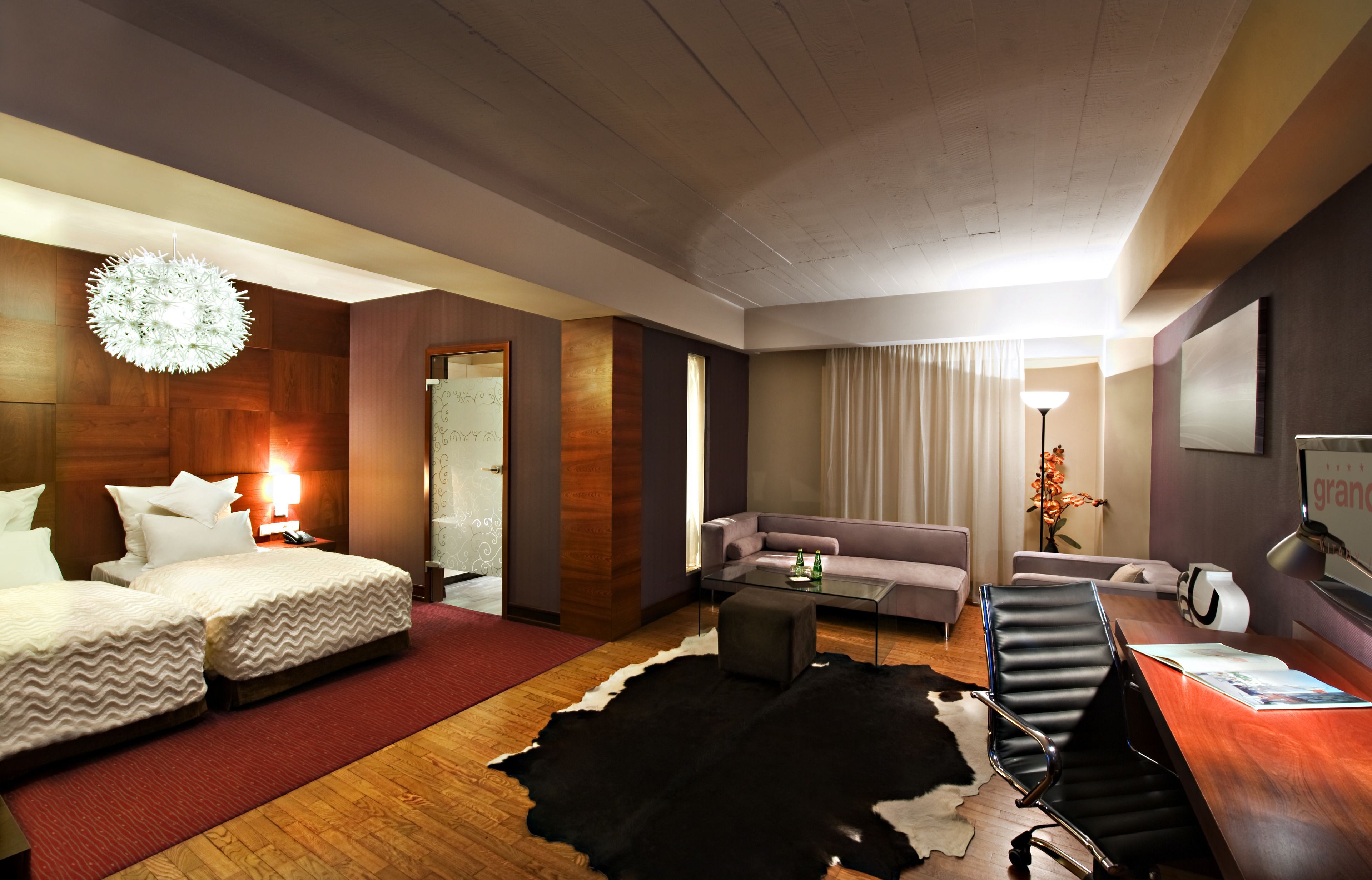 standard double or twin room | minibar, in-room safe, individually decorated, individually furnished