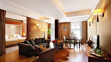 Sviitti | Minibaari, tallelokero huoneessa, yksilöllisesti sisustettu