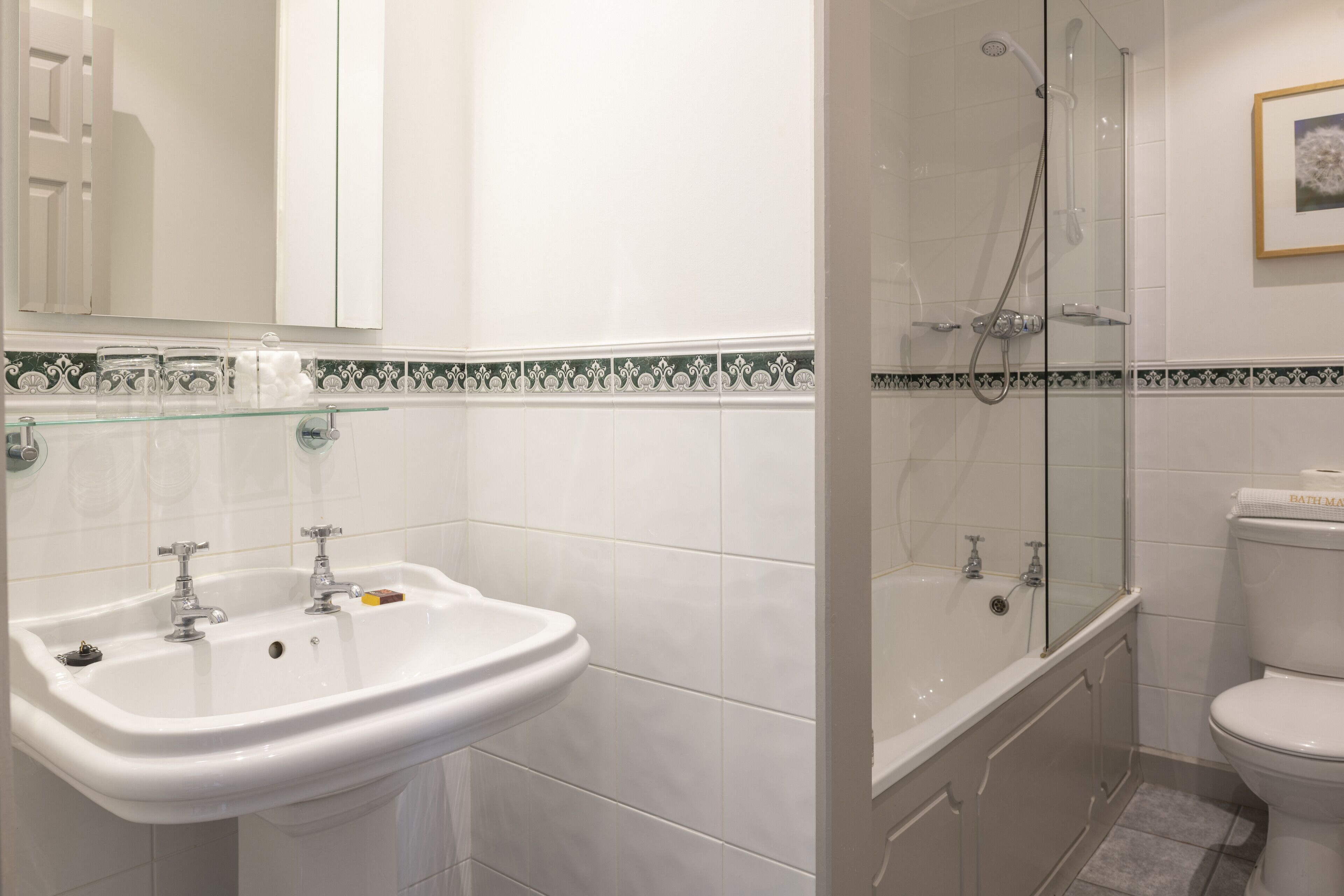 4 poster double room with loch view | bathroom | shower, hair dryer, towels