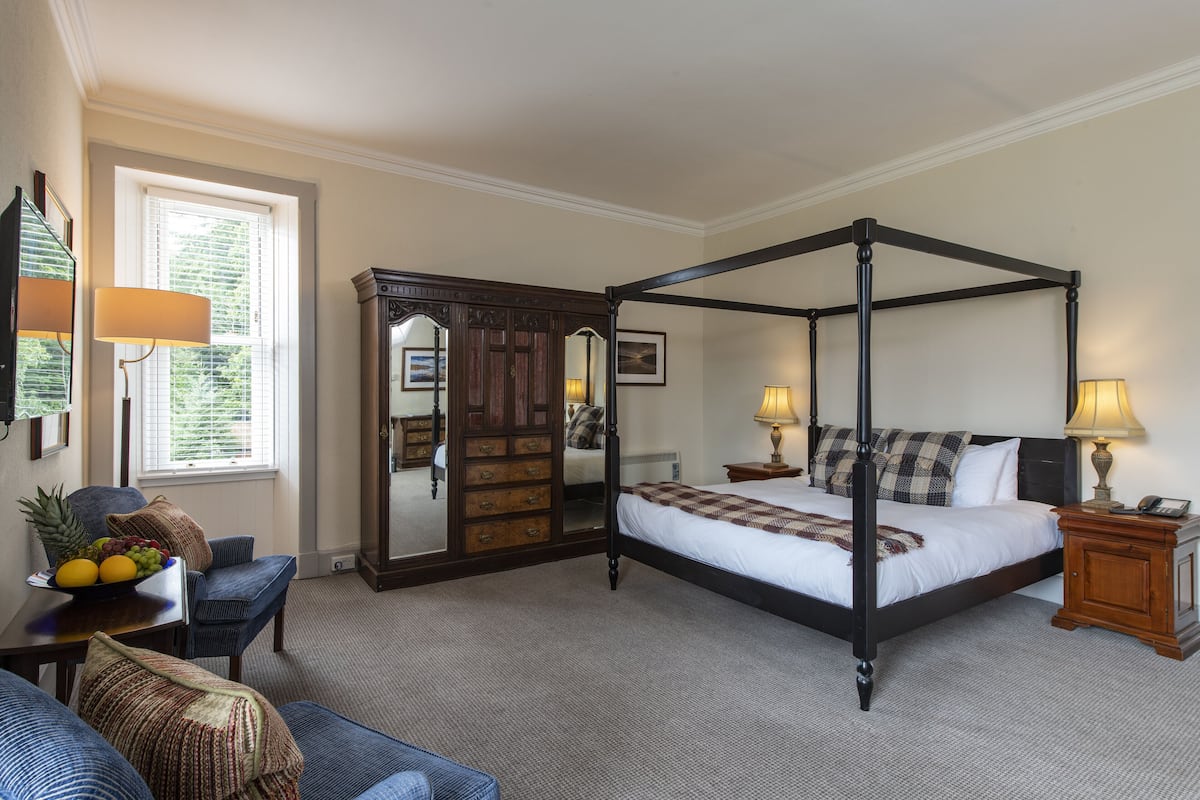 4 poster double room with loch view | egyptian cotton sheets, premium bedding, pillow-top beds