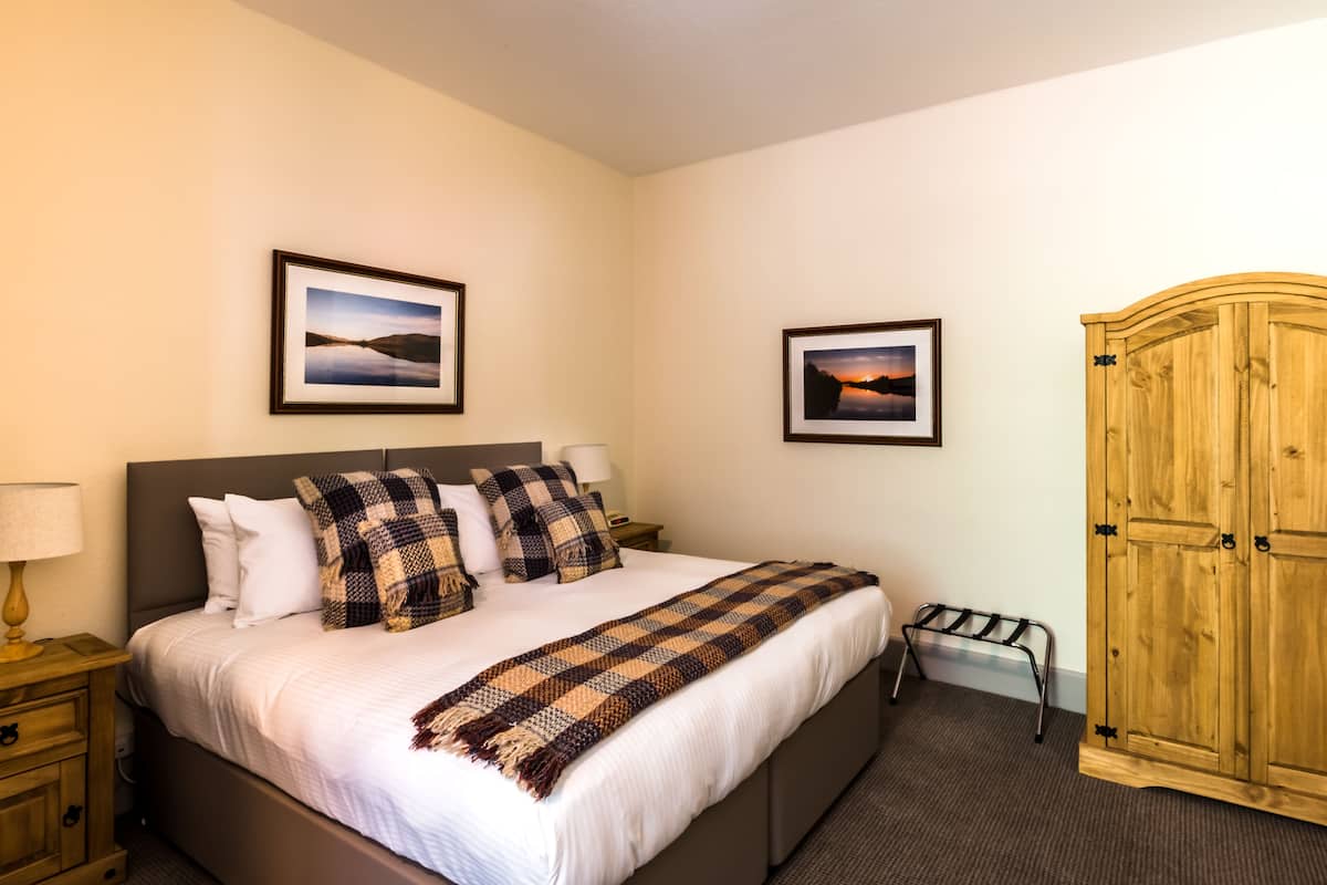 Egyptian cotton sheets, premium bedding, pillow-top beds