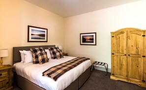 Standard Double Room | Egyptian cotton sheets, premium bedding, pillowtop beds - The Inch Hotel (Fort Augustus)