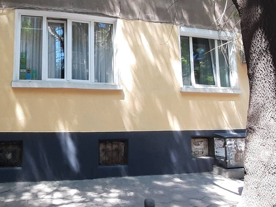 A building with a sign reading "Casa Ferrari" and a door labeled "16".