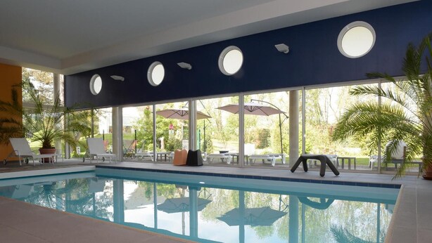 Indoor pool - Relais de Vincey (Vincey)