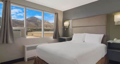Canadas Best Value Inn & Suites Kamloops