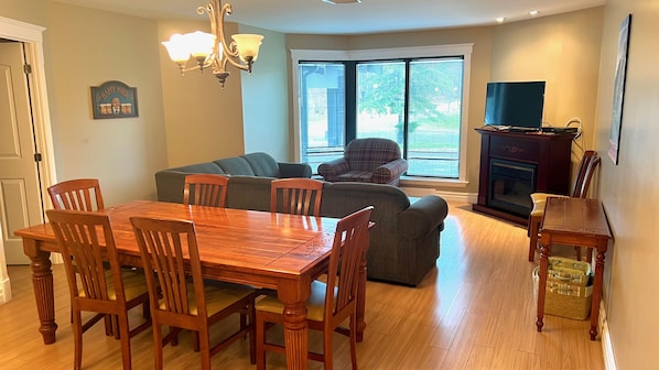 Condo, 2 Bedrooms, Kitchen | Living area