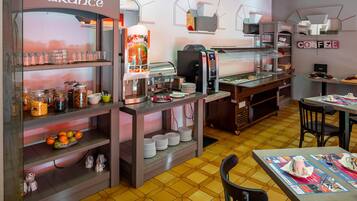 Dagelijks ontbijtbuffet (EUR 12 per persoon)