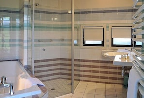 Double Room | Bathroom