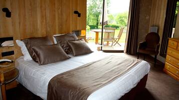 Double Room | In-room safe, desk, soundproofing, WiFi (free)