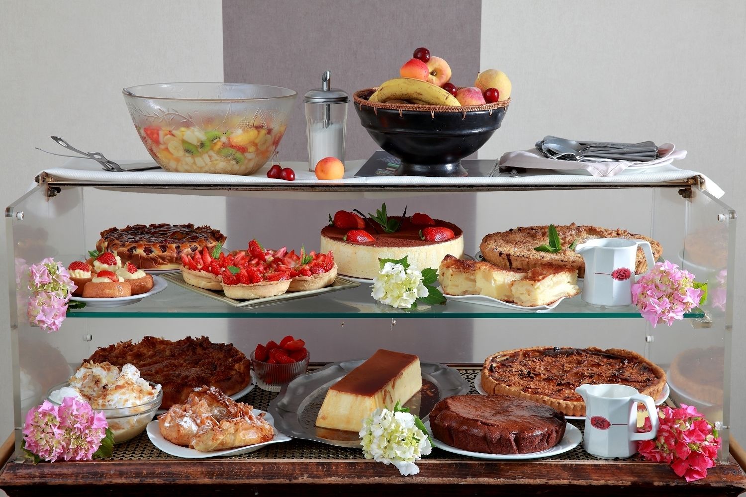 daily buffet breakfast for a fee