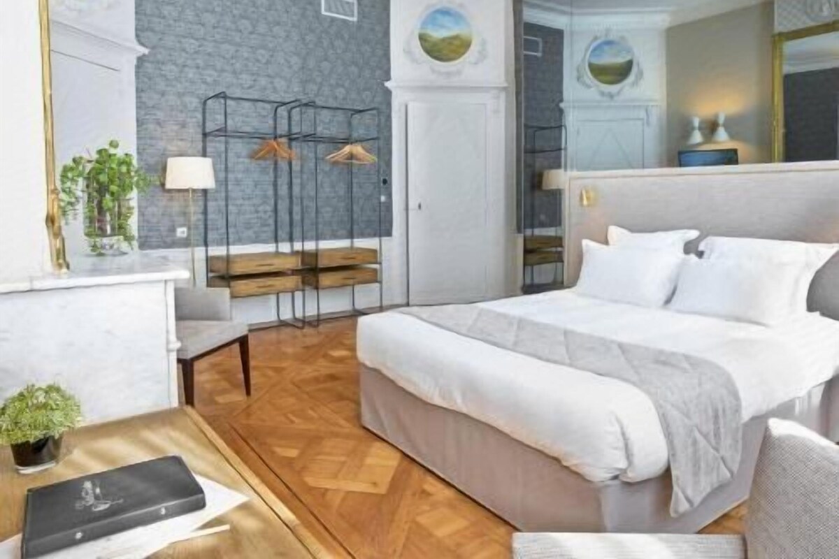 Desk, WiFi (free), bed sheets