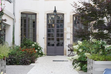 Exterior. Hotel De Guise