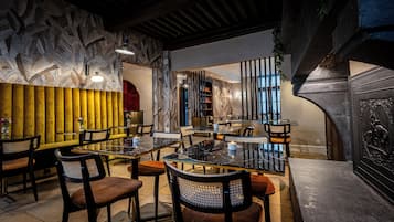 Kontinental frukost varje dag (EUR 17 per person)