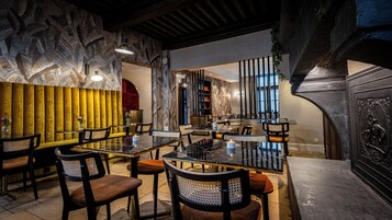 每日供应欧陆式早餐（每人 EUR 17）