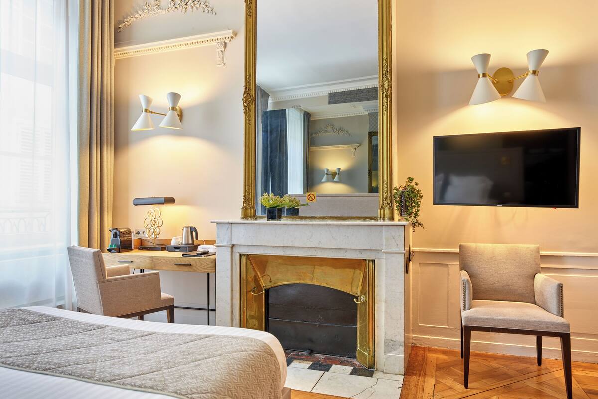 exclusive room | desk, free wifi, bed sheets