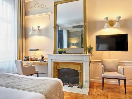 Escritorio, wifi gratis y ropa de cama . Hotel De Guise