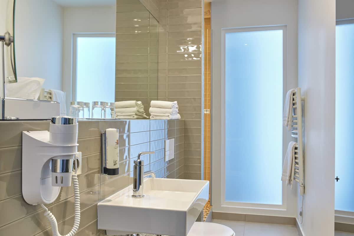 exclusive room | bathroom | free toiletries, hair dryer, towels, soap