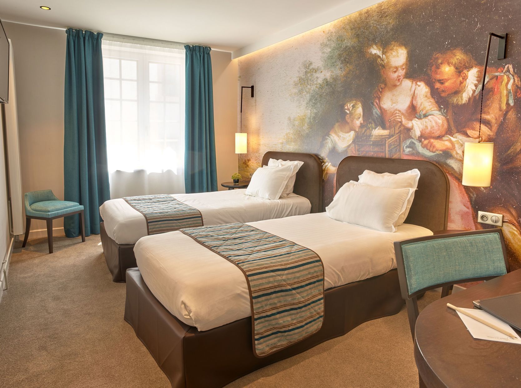 Desk, free WiFi, bed sheets