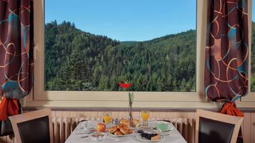 Petit déjeuner buffet servi tous les jours en supplément