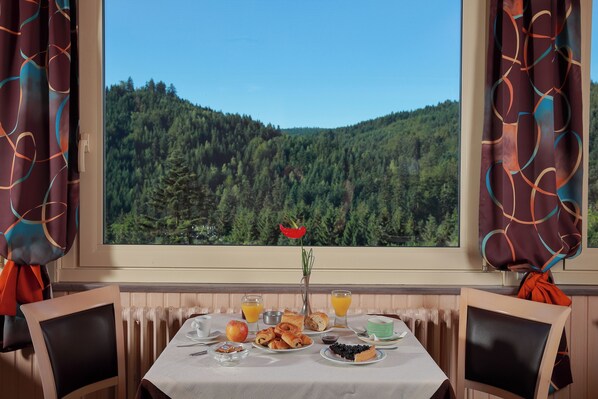 Daily continental breakfast for a fee