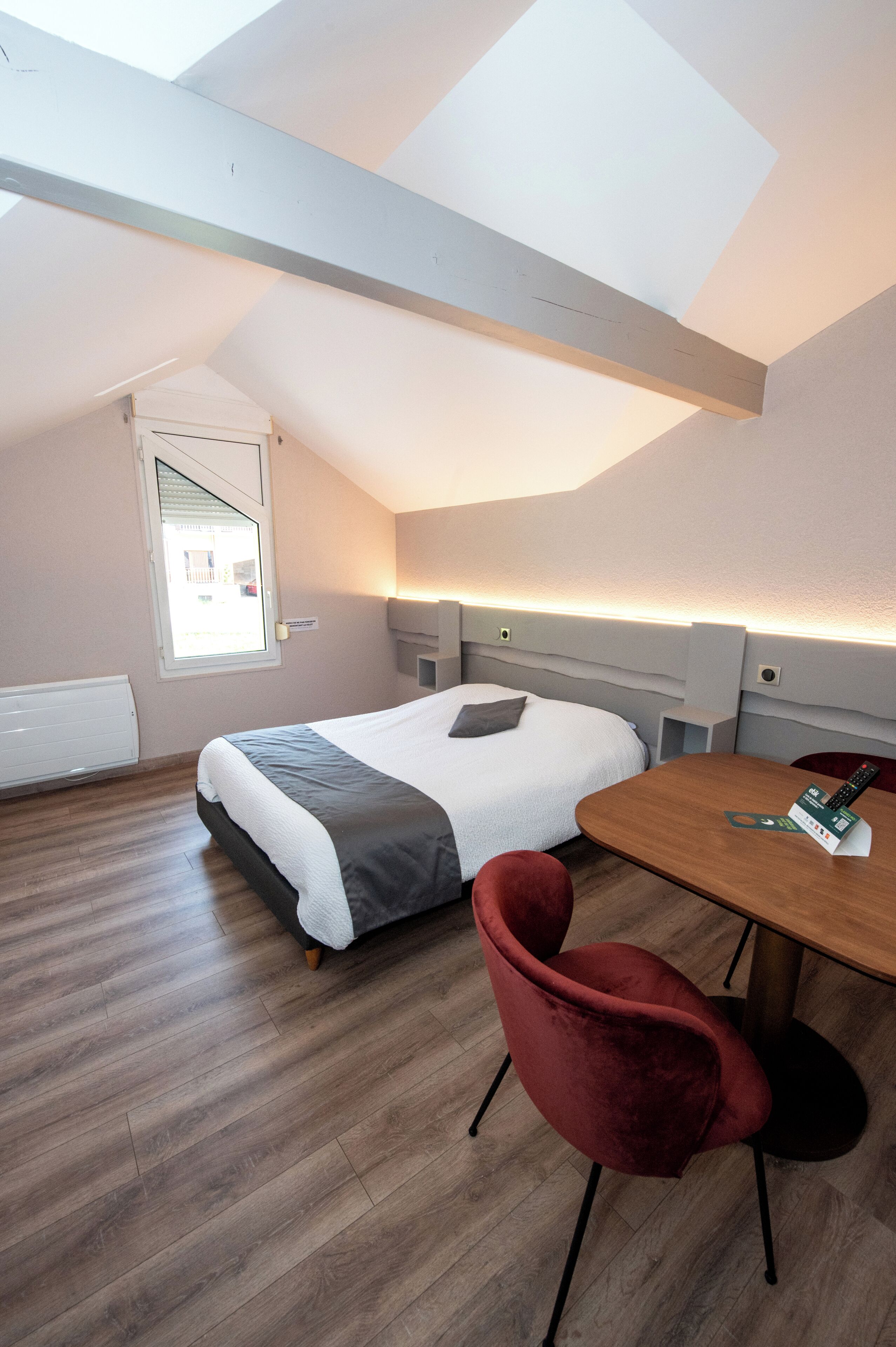 Individually decorated, desk, blackout drapes, free WiFi