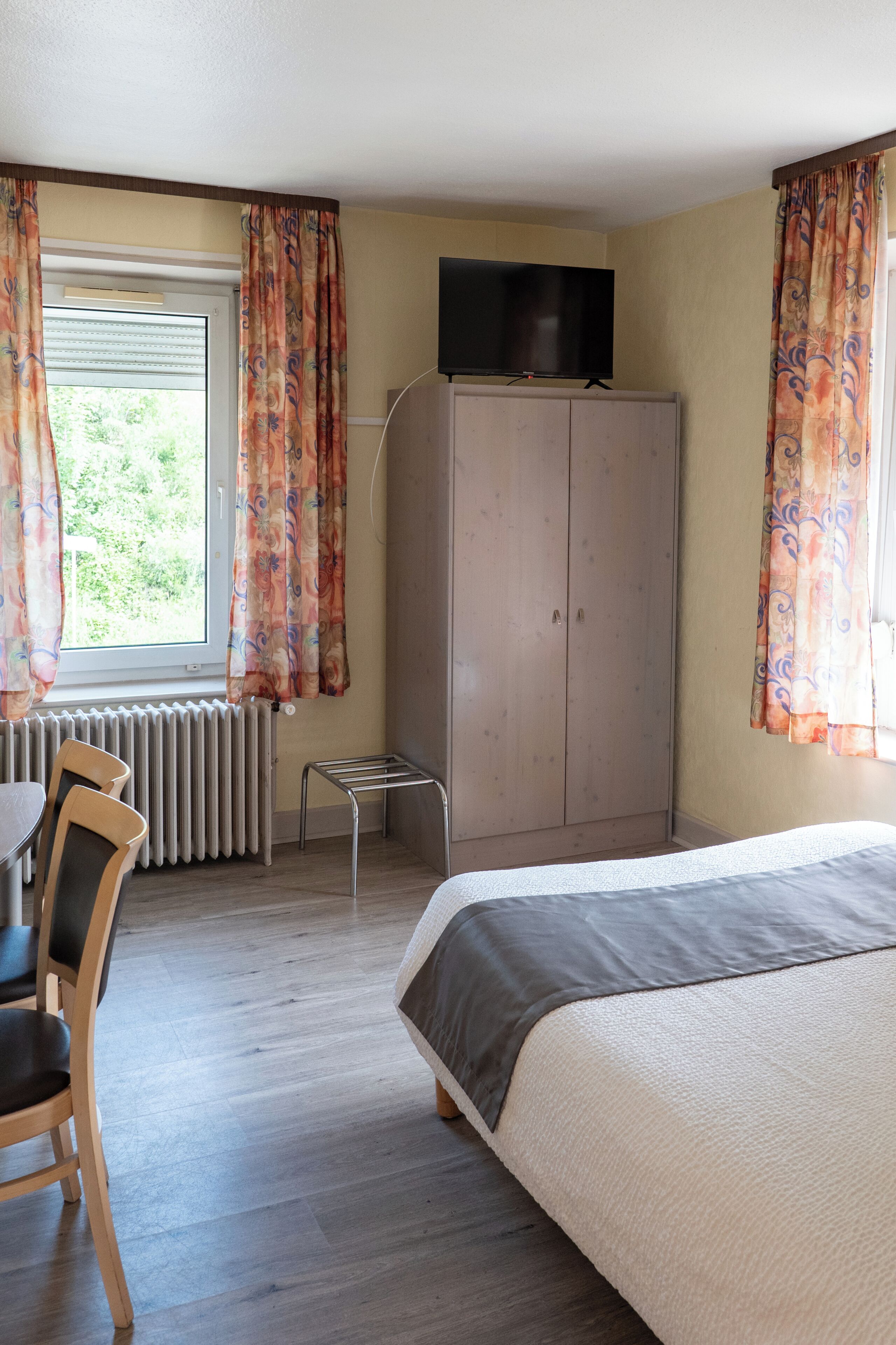 Individually decorated, desk, blackout drapes, free WiFi