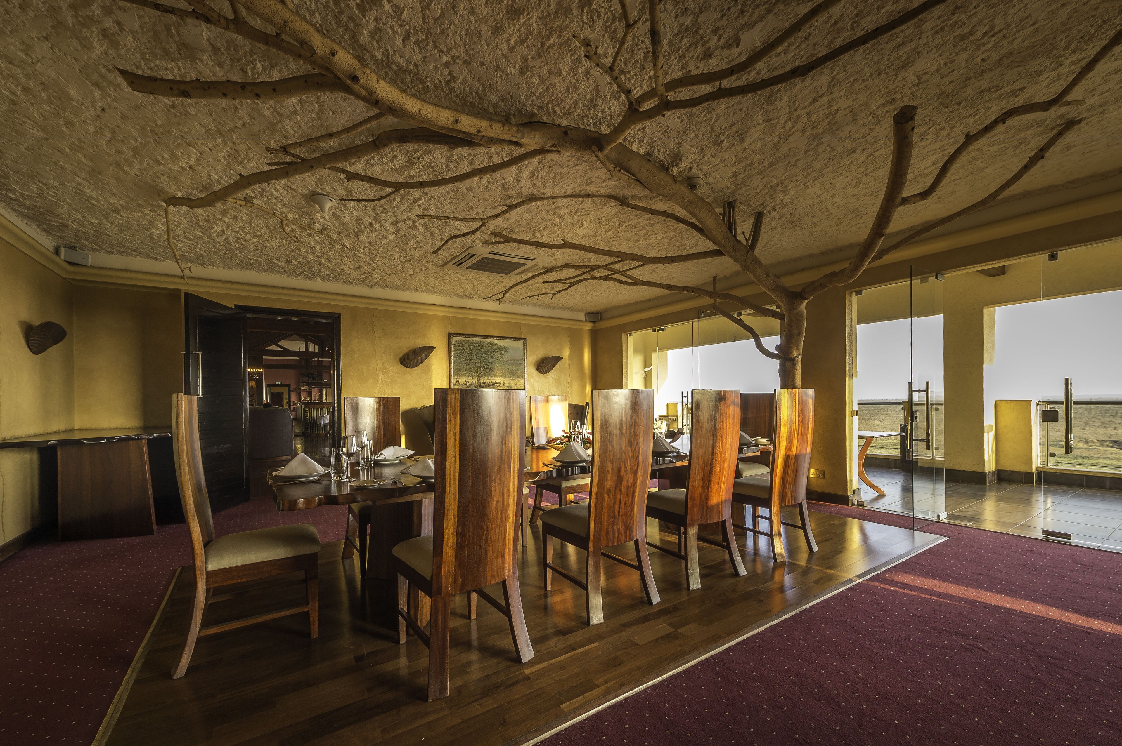 3 restaurants, breakfast, lunch, dinner served; international cuisine 