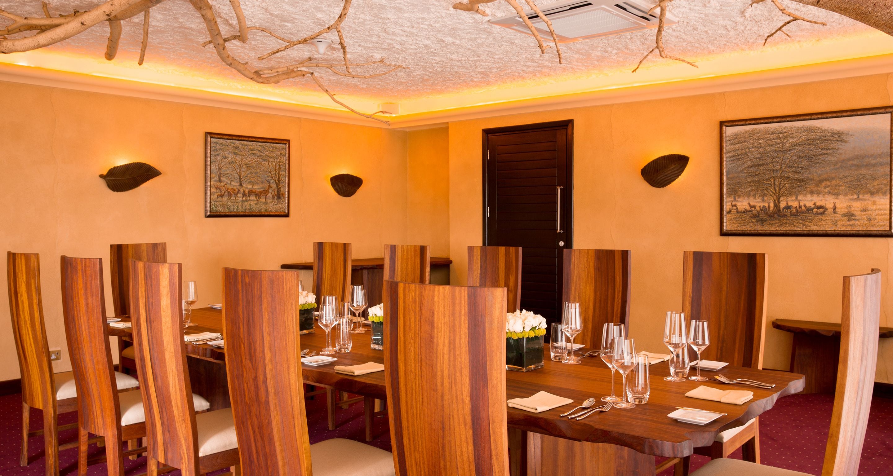 3 restaurants, breakfast, lunch, dinner served; international cuisine