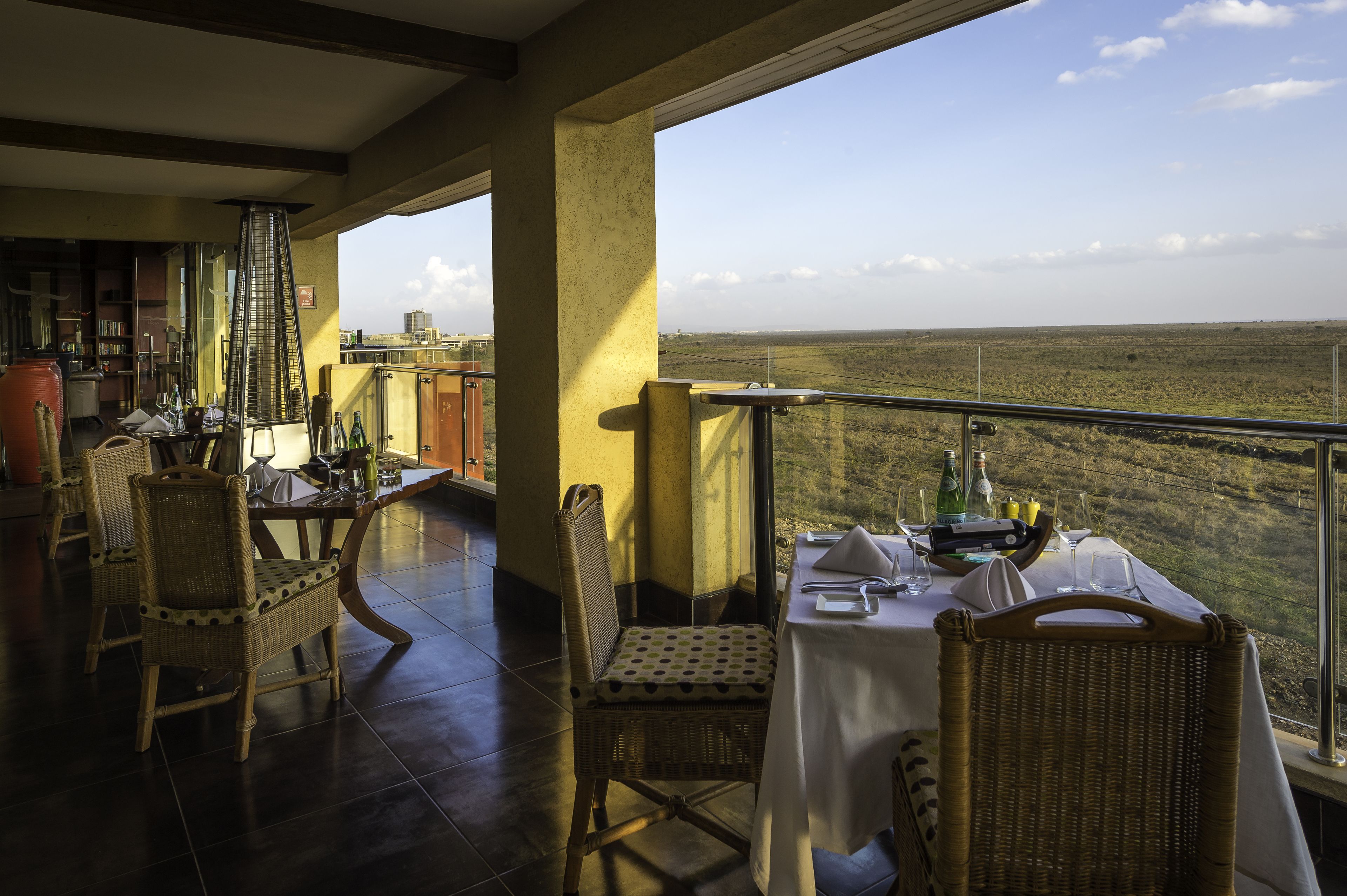 3 restaurants, breakfast, lunch, dinner served; international cuisine 