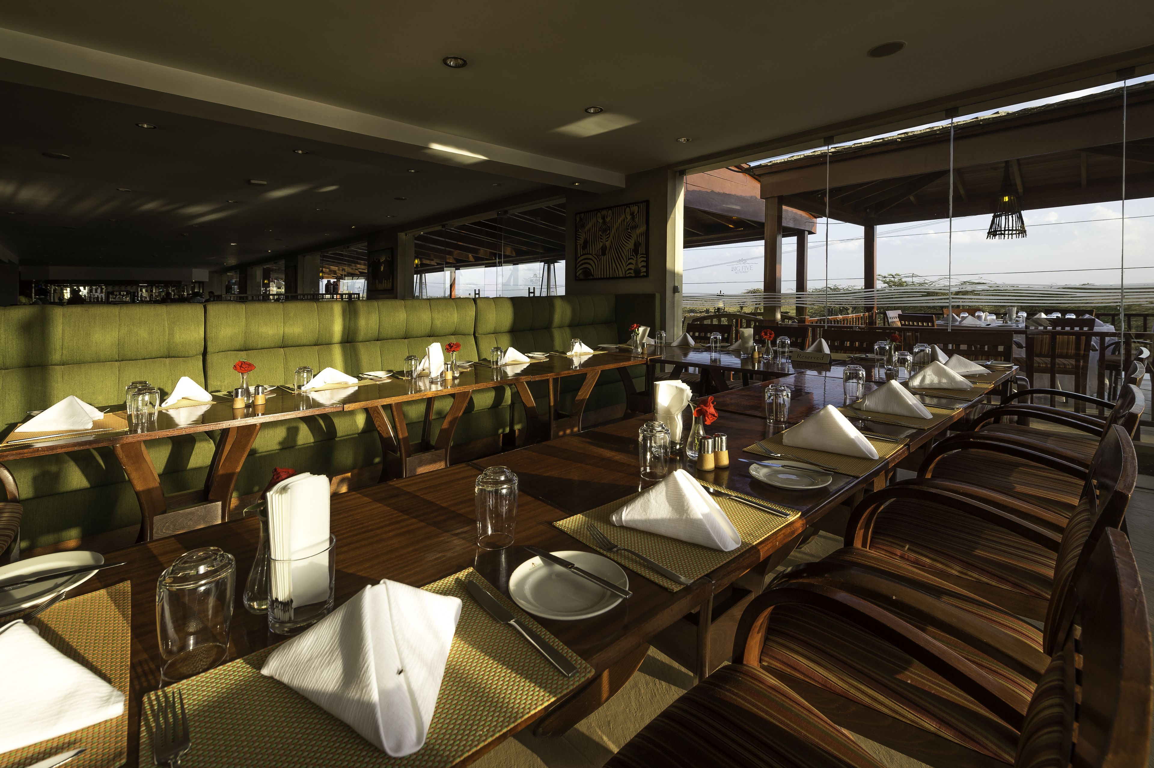 3 restaurants, breakfast, lunch, dinner served; international cuisine