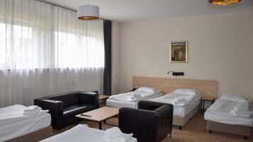 Premium Suite | Desk, laptop workspace, iron/ironing board, free WiFi