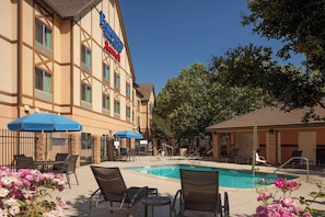 Outdoor pool - Fairfield Inn & Suites by Marriott Selma Kingsburg (Kingsburg)