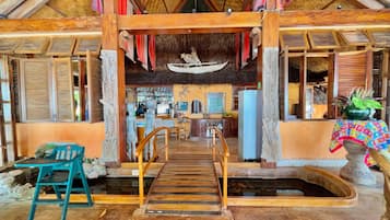 3 restaurantes; se sirven desayunos, comidas y cenas