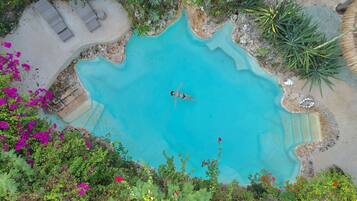4 outdoor pools, pool umbrellas, sun loungers