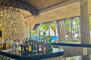 2 bars, bar en bord de piscine