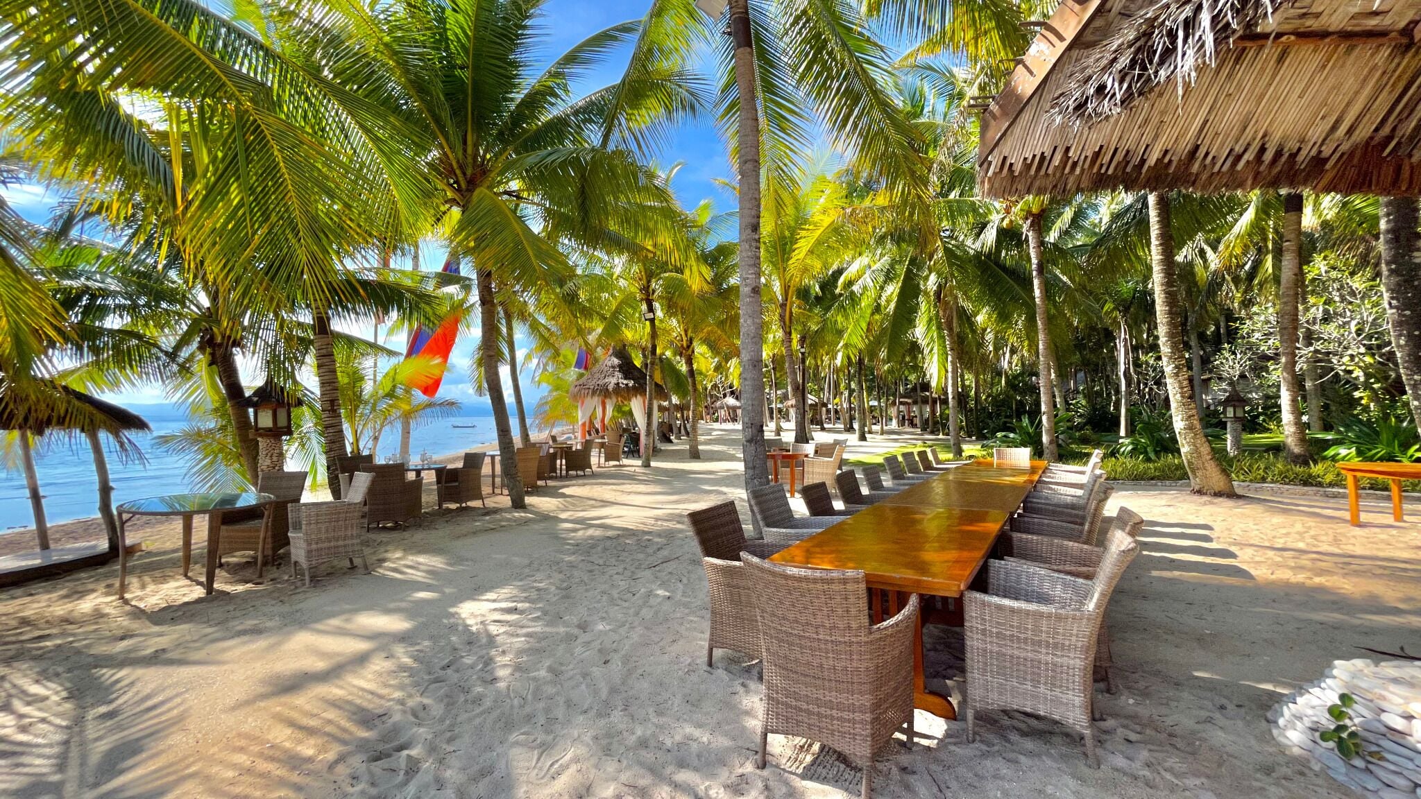 3 restaurants, breakfast, lunch served; local and international cuisine