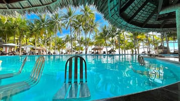 Poolside bar