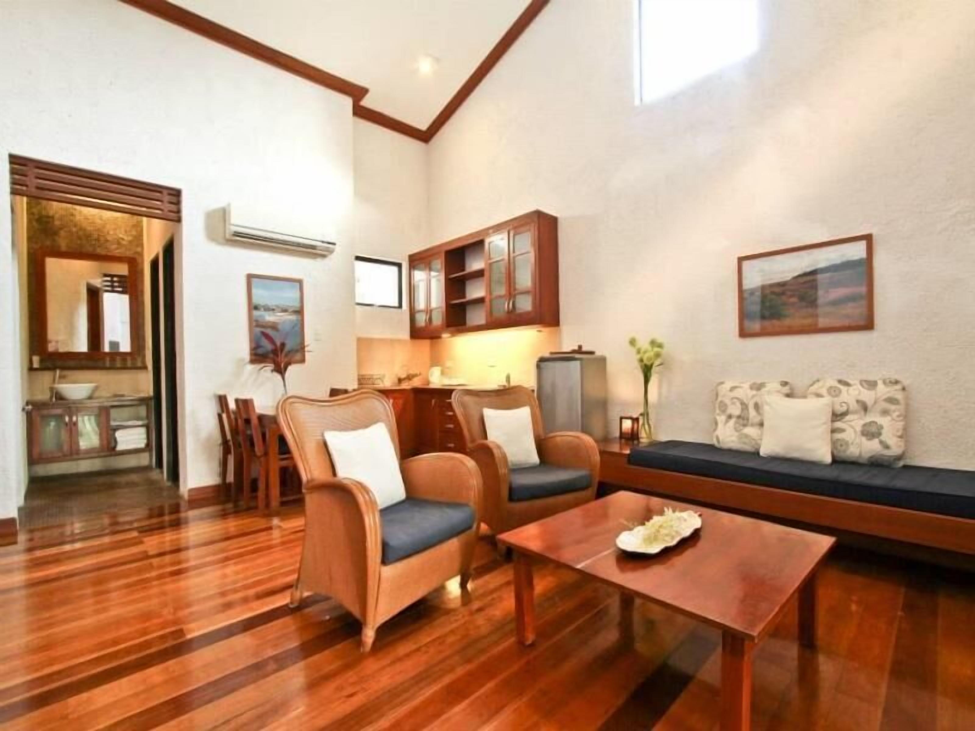 Living area | Flat-screen TV