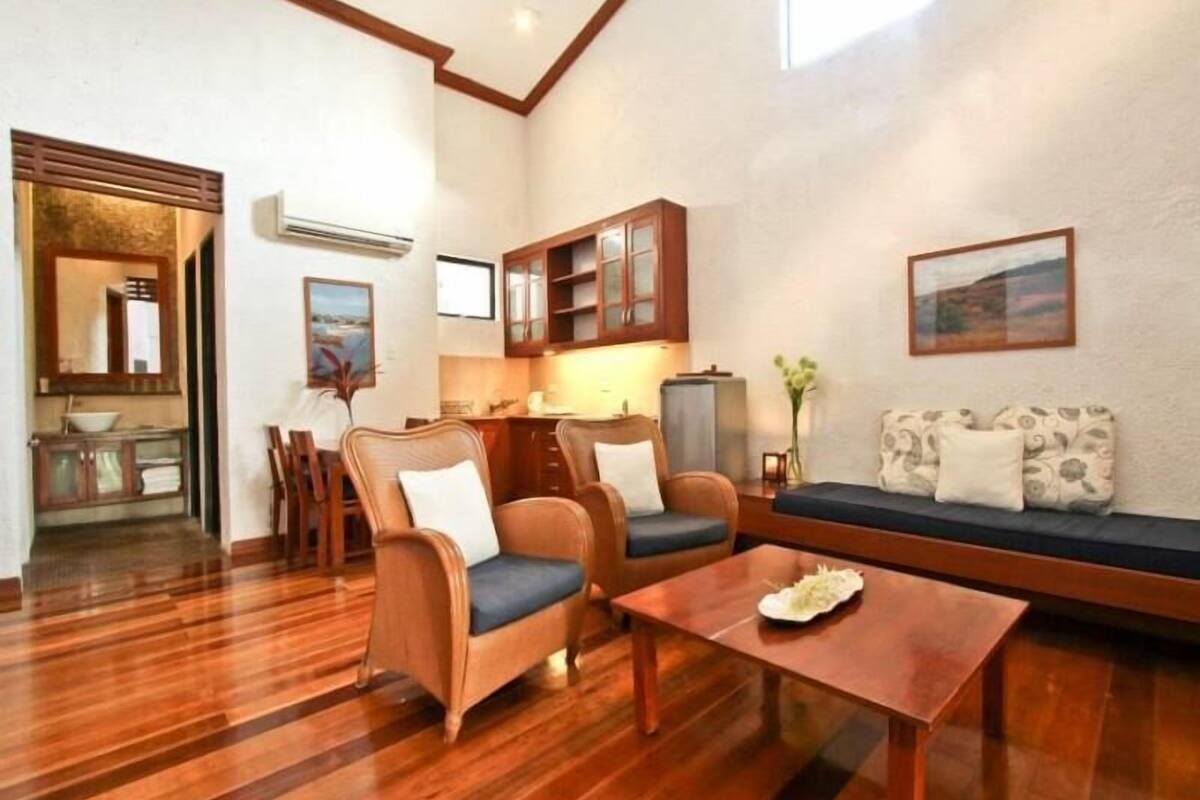 Living area | Flat-screen TV