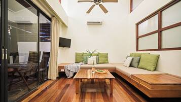 One-bedroom Suite | Minibar, in-room safe, desk, blackout curtains