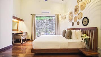 Penthouse Suite | 2 bedrooms, minibar, in-room safe, desk