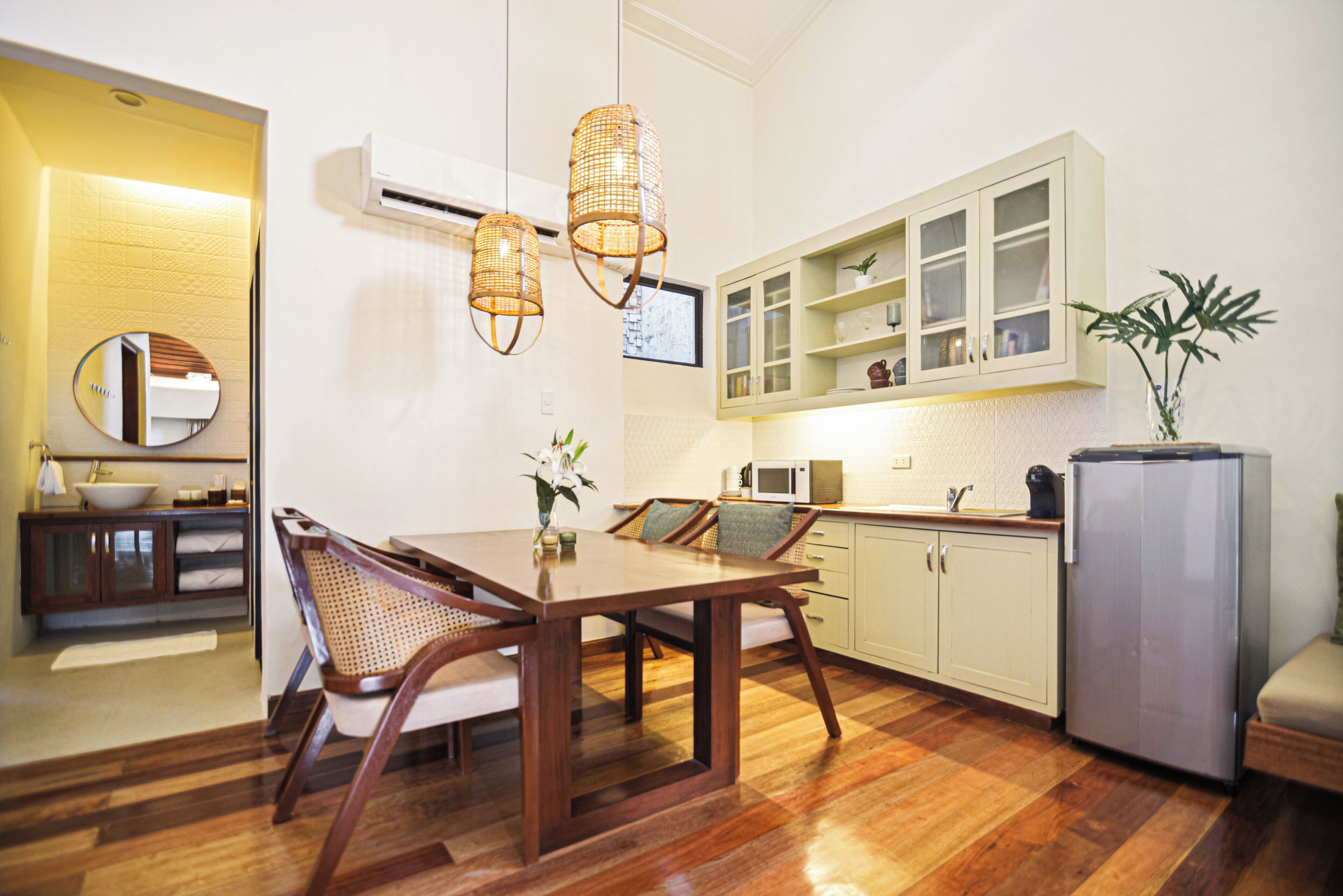 penthouse suite | living area | flat-screen tv