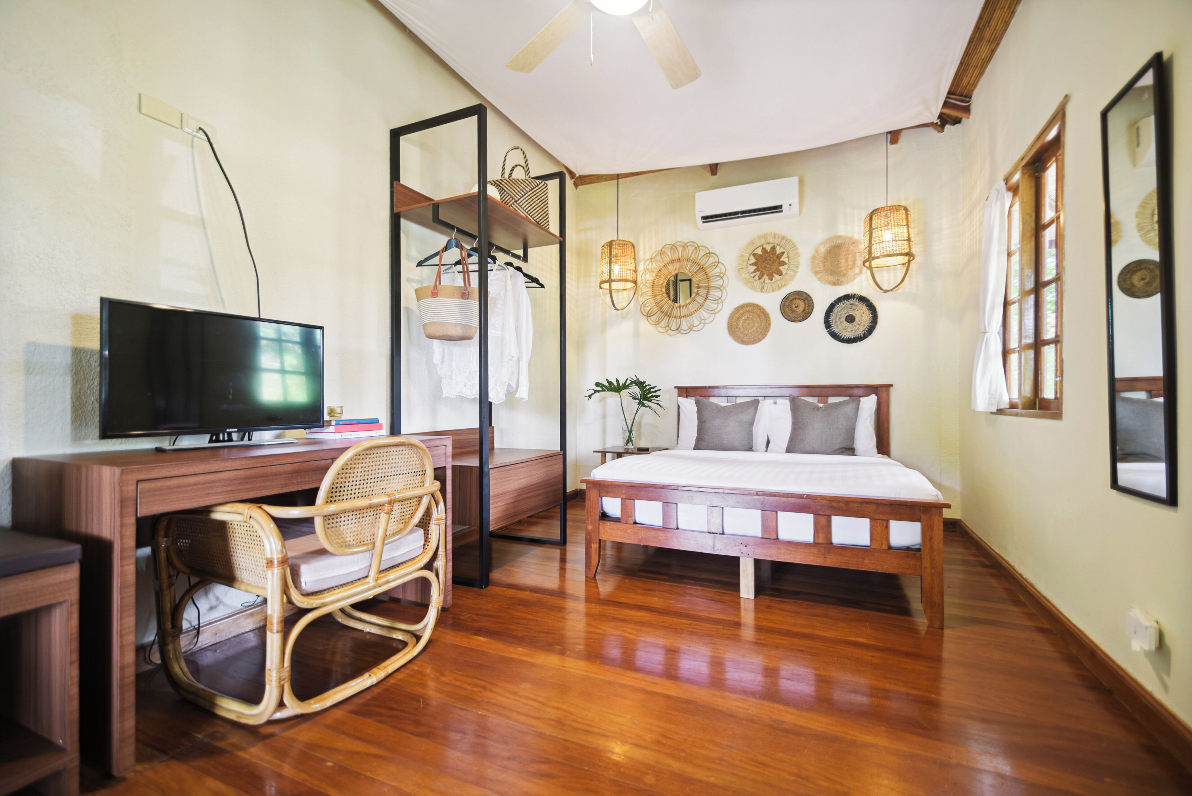 family suite | 2 bedrooms, minibar, in-room safe, desk