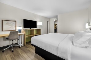 客房, 1 张特大床 | 办公桌、笔记本电脑工作区、熨斗/熨衣板、免费 WiFi