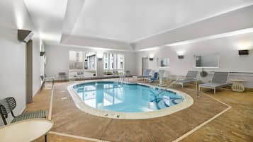 Kolam renang tertutup