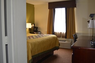 Standard Room, 1 King Bed, Non Smoking | Desk, laptop workspace, iron/ironing board, free WiFi