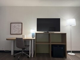 Escritorio y espacio para trabajar con un portátil